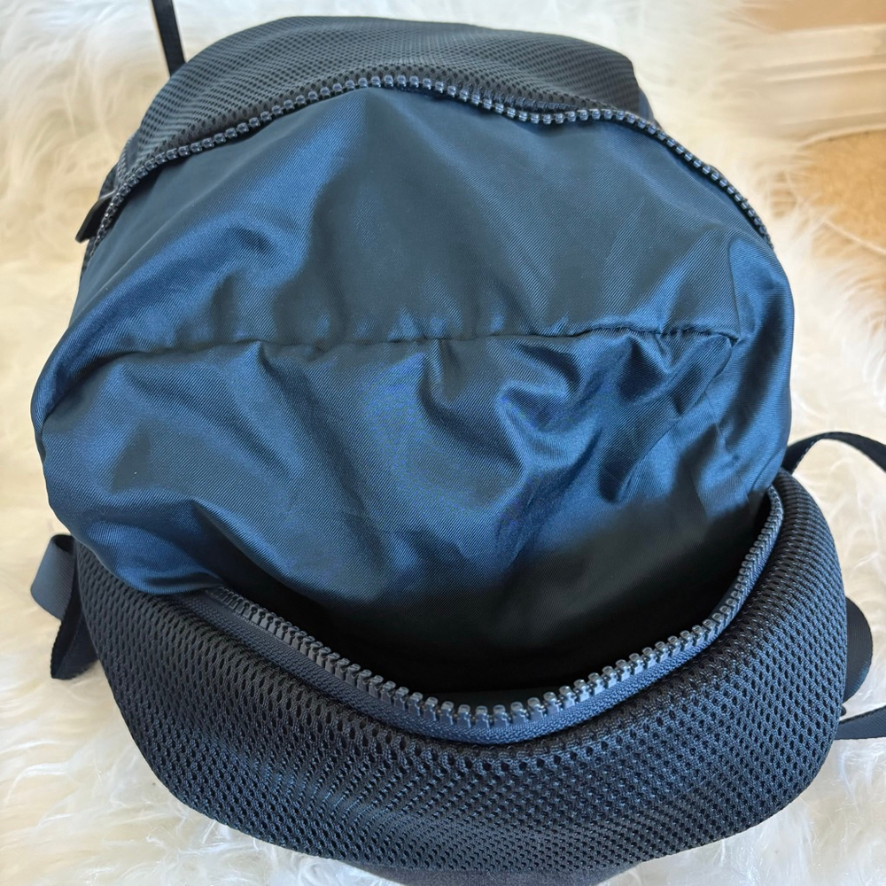 Lululemon Athletica Go Lightly Navy Blue Mesh Backpack Mini - Picture 9 of 13
